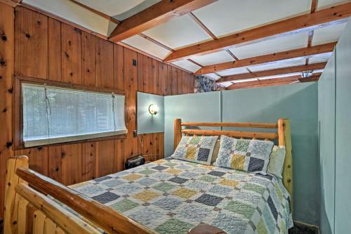 Waterfront Lake Cabin With Boat Dock, Fire Pit And Kayaks