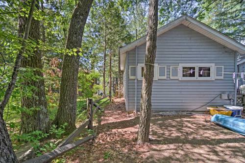 Waterfront Lake Cabin With Boat Dock, Fire Pit And Kayaks