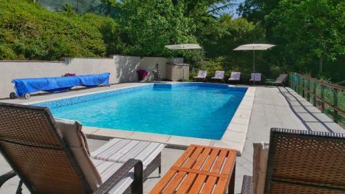 Charming Farmhouse Apartment With Swimming Pool