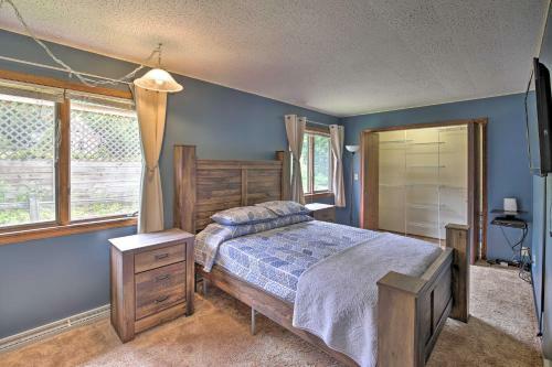 Pet-friendly Ludington Retreat With Fire Pit!