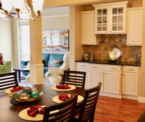 Apartamento Lakeside Escape At One Ludington Place Condominiums