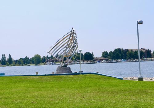 Apartamento Lakeside Escape At One Ludington Place Condominiums