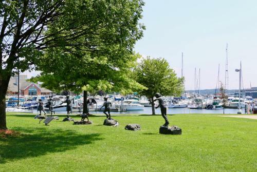 Apartamento Lakeside Escape At One Ludington Place Condominiums