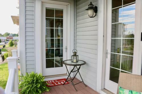 Apartamento Lakeside Escape At One Ludington Place Condominiums
