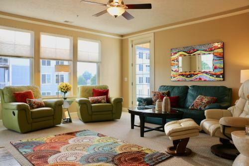 Apartamento Lakeside Escape At One Ludington Place Condominiums