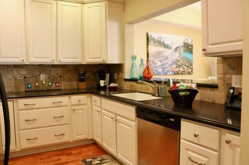 Apartamento Lakeside Escape At One Ludington Place Condominiums