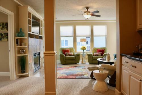 Apartamento Lakeside Escape At One Ludington Place Condominiums