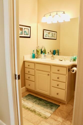 Apartamento Lakeside Escape At One Ludington Place Condominiums