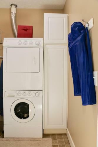 Apartamento Lakeside Escape At One Ludington Place Condominiums