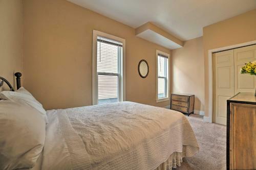 Manistee Home With Sunroom About 1 Mile To Beaches!