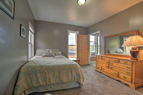 Manistee Home With Sunroom About 1 Mile To Beaches!