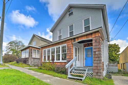 Manistee Home With Sunroom About 1 Mile To Beaches!