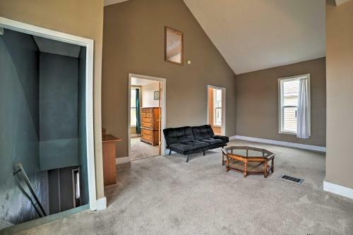 Manistee Home With Sunroom About 1 Mile To Beaches!