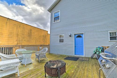 Manistee Home With Sunroom About 1 Mile To Beaches!