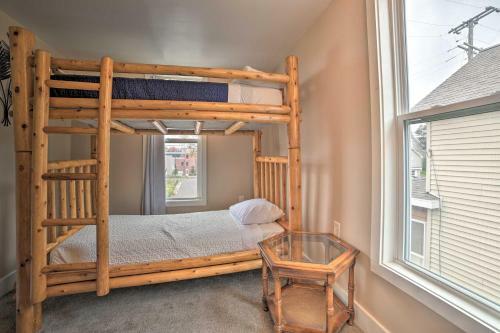 Manistee Home With Sunroom About 1 Mile To Beaches!