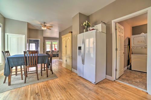 Manistee Home With Sunroom About 1 Mile To Beaches!