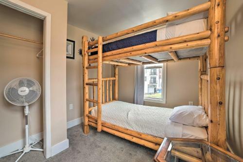 Manistee Home With Sunroom About 1 Mile To Beaches!
