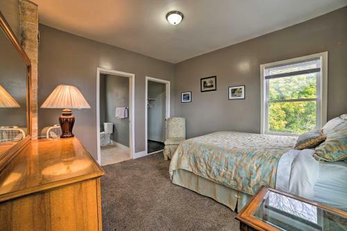 Manistee Home With Sunroom About 1 Mile To Beaches!