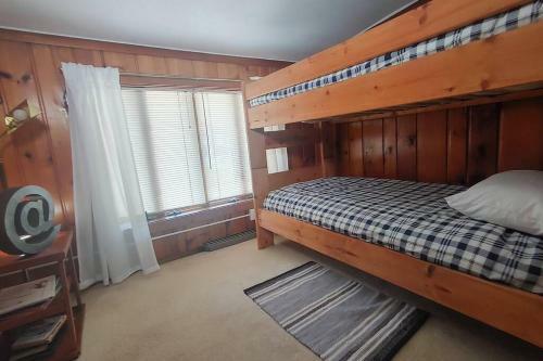 Huge Historic, W/large Yard & Close To Beach
