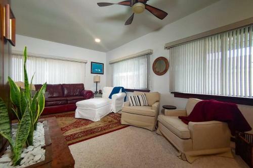 Huge Historic, W/large Yard & Close To Beach