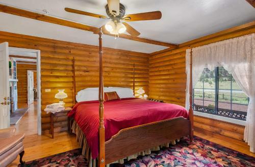 The Grand Living Bed & Breakfast