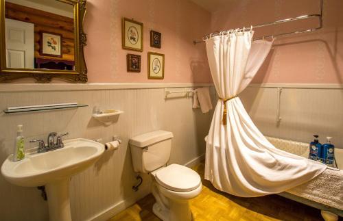 The Grand Living Bed & Breakfast