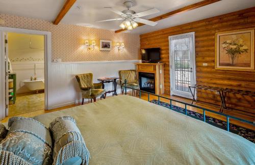 The Grand Living Bed & Breakfast