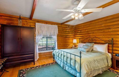 The Grand Living Bed & Breakfast