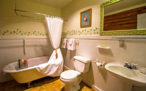 The Grand Living Bed & Breakfast