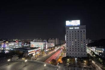 Landmark Hotel