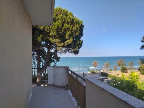 Hostal Room In Bb - Spacious Double Room By The Sea