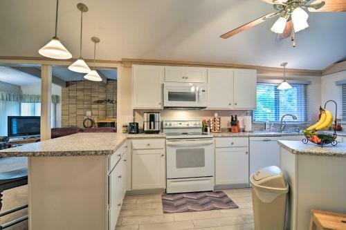 Quaint Roscommon Cabin With Deck And Fire Pit!
