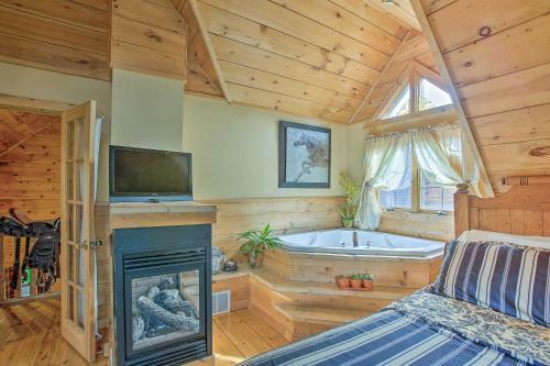 Resort Cabin With Fire Pit Golf, Hike, And Play!
