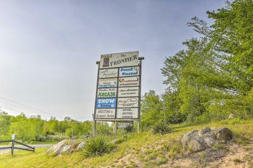 Resort Cabin With Fire Pit Golf, Hike, And Play!