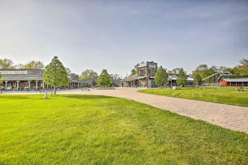 Resort Cabin With Fire Pit Golf, Hike, And Play!