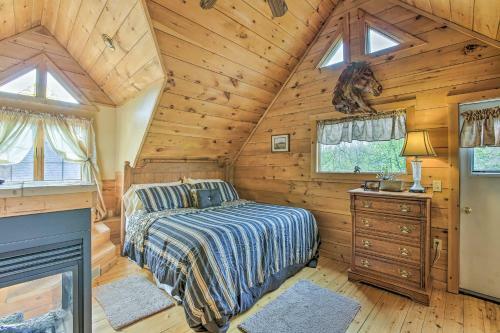 Resort Cabin With Fire Pit Golf, Hike, And Play!