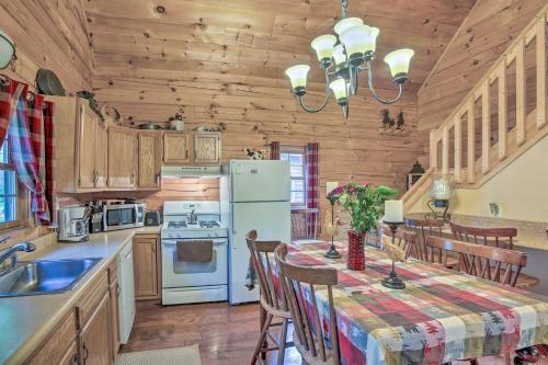 Resort Cabin With Fire Pit Golf, Hike, And Play!