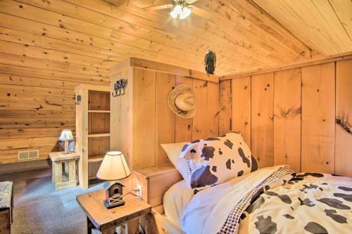 Rustic Cabin With Fireplace And Resort Amenities!
