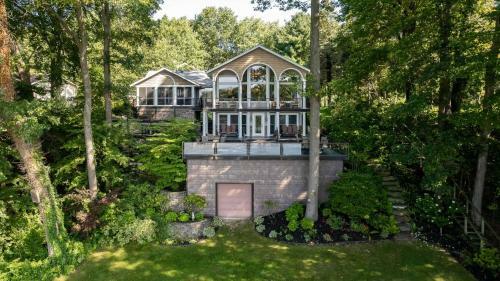 The Saugabuck House