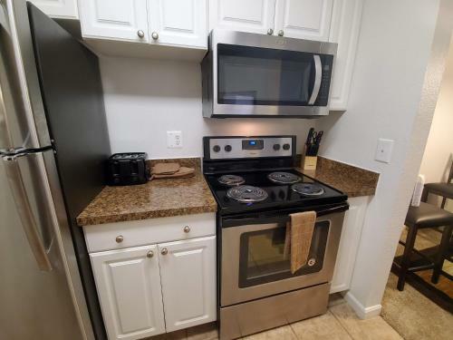 Bed & Breakfast Private Guest Suite Private Bath Comfortable Luxury Corporate Apartment With Pool