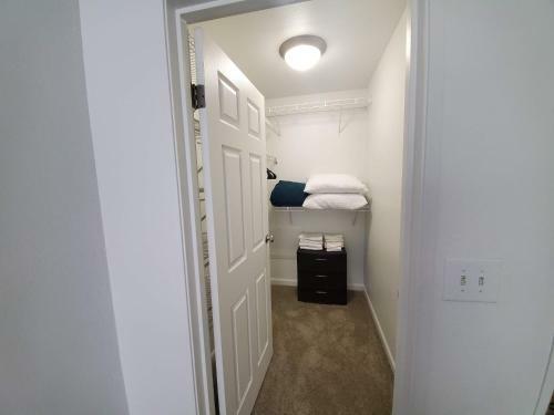 Bed & Breakfast Private Guest Suite Private Bath Comfortable Luxury Corporate Apartment With Pool