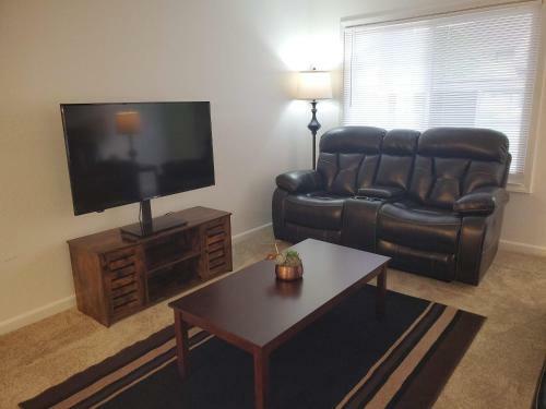 Bed & Breakfast Private Guest Suite Private Bath Comfortable Luxury Corporate Apartment With Pool