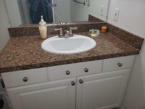 Bed & Breakfast Private Guest Suite Private Bath Comfortable Luxury Corporate Apartment With Pool