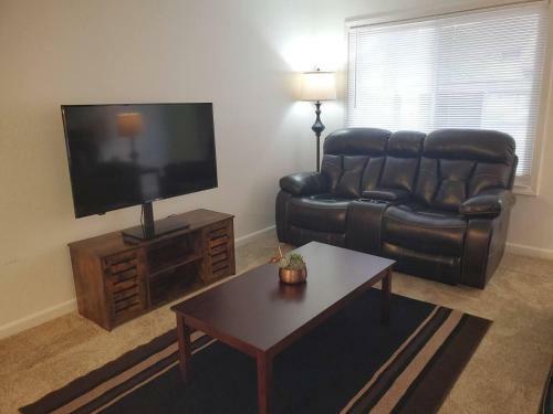 Comfortable Luxury Corporate Apartment With Pool