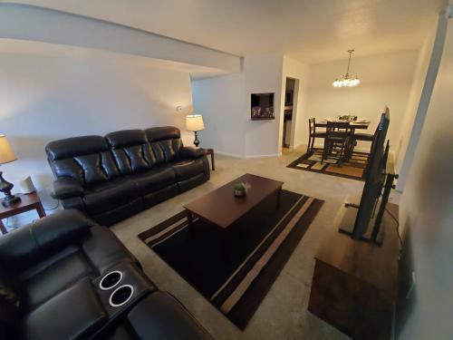 Bed & Breakfast Private Master Suite Comfortable Luxury Corporate Apartment With Pool