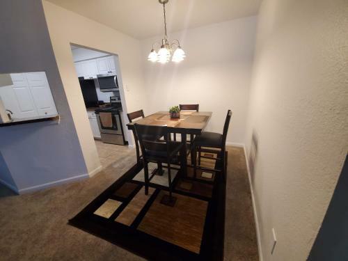 Bed & Breakfast Private Master Suite Comfortable Luxury Corporate Apartment With Pool
