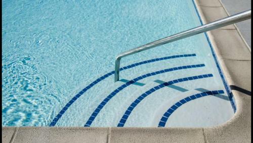 Bed & Breakfast Private Master Suite Comfortable Luxury Corporate Apartment With Pool