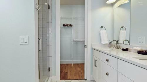 Luxurious 6 Bedroom, 6 Bath Home Only 1 Block From South Beach
