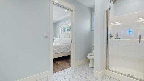 Luxurious 6 Bedroom, 6 Bath Home Only 1 Block From South Beach