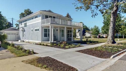 Luxurious 6 Bedroom, 6 Bath Home Only 1 Block From South Beach